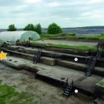 Die 300.000 Jahre alten Seeuferablagerungen von Schöningen 13 II (Verlandungsfolge 1 bis 4) mit Markierung der neuen Fundstelle (Sternsymbol). Der bekannte „Speerhorizont“ gehört zur oberen Verlandungsfolge Nr. 4 und ist schon abgetragen. Foto: Jordi Serangeli