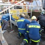 Bergung des verpackten Stoßzahnes als Blockbergung durch das THW Schöningen und die Grabungsmannschaft. Foto: Jens Lehmann, Niedersächsisches Landesamt für Denkmalpflege.