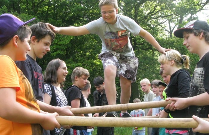 Bei außerschulischen Aktionen lernen die Schüler der HS Pestalozzistraße, Aufgaben im Team zu lösen. Foto Niels Borkowski / AWO-Förderzentrum Lotte Lemke, Braunschweig