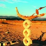 Foto aus der Ausstellung „Fluggepäck. Entdeckungen am Weg und Strand“ in der Kleinen Galerie im Tilly-Haus Salzgitter.