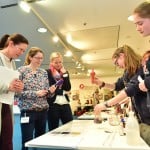 Jury-Mitglieder begutachten ein Projekt. Foto: Andreas Greiner-Napp