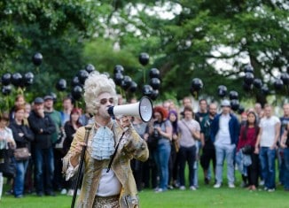 Schauspieler Sven Hoenig unterhielt die Stadtfinder gut. Foto: Justus Zeemann