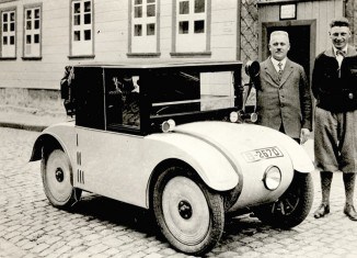 Eines der ersten Automobile in der Stadt Wolfenbüttel. Foto: Ausstellungskatalog