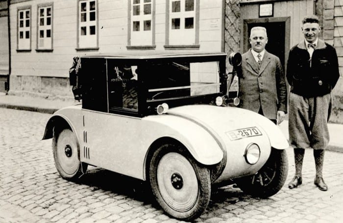 Eines der ersten Automobile in der Stadt Wolfenbüttel. Foto: Ausstellungskatalog