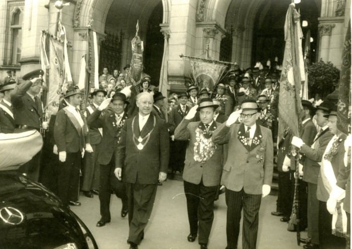 Otto Bennemann (Bildmitte mit Bürgermeisterkette) im Jahr 1958. Foto: Die Braunschweigische Stiftung