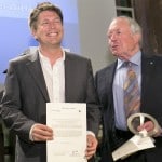 Preisträger Dieter Wieland mit Thies Marsen, der den Förderpreis erhielt. Foto: Die Braunschweigische Stiftung/Peter Sierigk