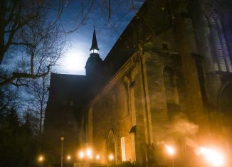 : Die Klosterkirche Riddagshausen im Abendlicht. Foto: Peter Sierigk