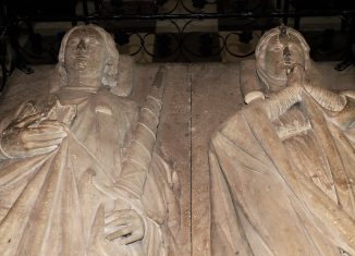 Die Grablage von Heinrich dem Löwen (links) und seiner Frau Mathilde (rechts) im Dom. Foto: meyermedia