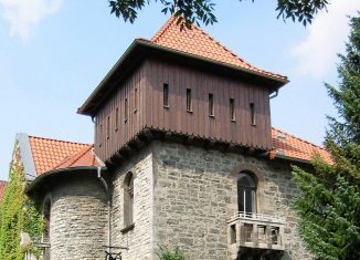 Die Kopie des Burgtums der Burg Danwarderode am Haus Hochstraße 21. Foto: Thomas Ostwald