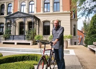 >Klaus Hermann bietet eine Fahrradtour zwischen dem Augusttor und dem Herzogtor an. Foto: Markus Gröchtemeier