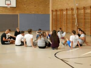 Die Praxisklasse 10 der Hauptschule Pestalozzistraße beim Sportunterricht. Foto: HS Petsalozzistraße