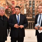 Haben Gerd Winner die Ehre: der SPD-Vorsitzende Sigmar Gabriel und Braunschweigs Oberbürgermeister Ulrich Markurth. Foto: Andreas Greiner-Napp