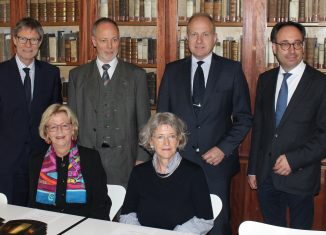 Mechthild von Veltheim, Domina des Klosters St. Marienberg, und Kuratorin Dr. Ursula Röper (vorne von links) stellten das Helmstedter Konzept vor. Im Hintergrund (von links), Oberlandesrkirchenrat Thomas Hofer, Erster Stadtrat Henning Konrad Otto, Landrat Gerhard Radeck und SBK-Direktor Tobias Henkel. Foto: meyermedia