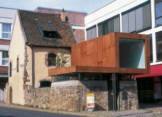 Die Fassade des Anbaus der Kemenate am Hagenmarkt aus Corten-Stahl beeindruckte die Jury. Foto: Niedersächsische Sparkassenstiftung/Jutta Brüdern