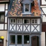 Eines der schmalsten Fachwerkhäuser in Schöningen ist fein restauriert worden. Foto: Niedersächsische Sparkassenstiftung/Jutta Brüdern