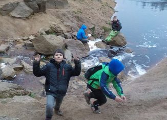 Nicht nur Deutsch lernen steht auf dem Programm, die Kinder haben auch viel Raum für Spaß in der Natur. Foto: Fachbereich Kinder, Jugend und Familie