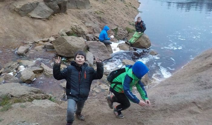 Nicht nur Deutsch lernen steht auf dem Programm, die Kinder haben auch viel Raum für Spaß in der Natur. Foto: Fachbereich Kinder, Jugend und Familie