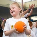 Das Spiel mit dem orangenen Schaumstoffball stand im Vordergrund. Foto: Eintracht Braunschweig Stiftung
