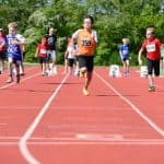Auch die Jüngsten messen sich beim beleibten Mehrkampfcup auf der Tartanbahn im Sprint. Foto: Andreas Greiner-Napp