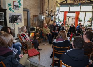 Die Schülerinnen und Schüler der 10e des Gymnasiums Große Schule befragten Zeitzeuginnen aus Schandelah über ihre Erinnerungen an das KZ und die NS-Zeit. Foto: Yvonne Salzmann