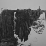 Die gestreifte KZ-Häftlingskleidung hing nach Kriegsende noch über einer Eisenstange. Foto: Gemeinde Schandelah