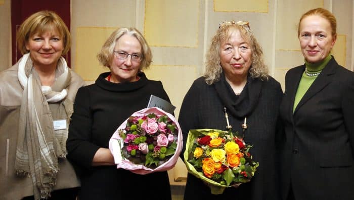 Beim Empfang: (von links) Petra Gottsand, Sybille Hempel-Abromeit, Prof. Annelie Keil, Erika Borek. Foto: Thomas Ammerpohl