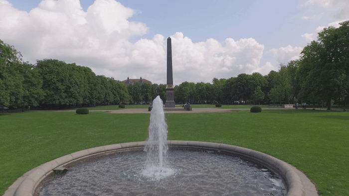 Der Obelisk am Löwenwall erinnert an die im Kampf gegen Napoleon gefallen Herzöge Karl Wilhelm Ferdinand und Friedrich Wilhelm. Foto: das medienatelier