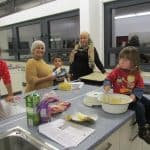 Kochen ist kommunikativ. Foto: Heidberg AKTIV