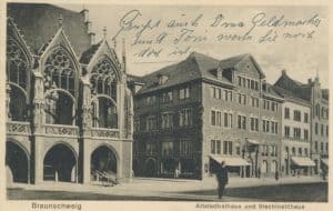 Eine alte Postkarte zeigt das Altstadtrathaus und das Stechinelli-Haus. Archiv: Ostwald