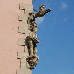 Betteljunge und Löwe am Stechinelli-Haus. Foto: Ostwald