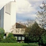 Die fertige St.-Thomas-Kirche in den 1970er Jahren. Reproduktion: meyermedia