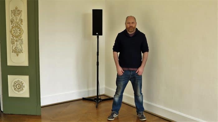 Tim Etchells präsentiert seine Soundcollage in 15 Räumen der Villa Salve Hospes“. Foto Susanne Jasper