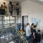 Im Treppenhaus wurden die Wände direkt bemalt. Foto: IGS Querum