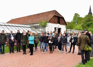 Die Gruppe der Auszubildenden besuchte während des Workshops auch die Klostergärtnerei. Foto: Andreas Greiner-Napp