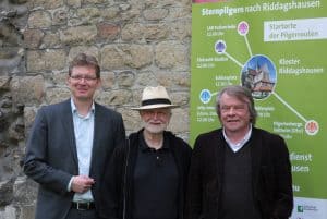 Bernhard Knoblauch (Pastor der Klosterkirche Riddagshausen), Dieter Prüschenk (Projektleiter Braunschweiger Jakobsweg) und Martin Wrasmann (Stellvertretender Leiter des Seelsorgeamtes im Bistum Hildesheim) haben den Ökumenischen Pilgertag vorbereitet. Foto: Meike Buck