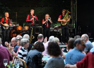 Zu Oldtime-Jazz mit der Braunschweiger Band "Dixi Fire" hatte die Stadt in den Garten der Braunschweigischen Stiftungen eingeladen. Foto: Andreas Greiner-Napp