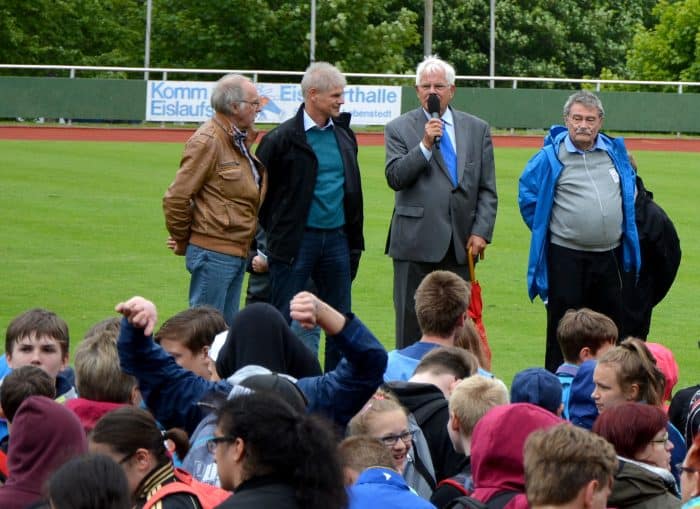 Den "Sportivationstag" eröffneten (von links) Organisator Karl-Heinz Mull, Salzgitters Oberbürgermeister Frank Klingebiel, Gerhard Glogowski, Vorsitzender des Vorstandes der Braunschweigischen Stiftung, der die Grüße der Stiftung überbrachte, sowie Hans-Werner Eisfeld vom Behindertenbeirat der Stadt Salzgitter. Foto: Kjell Sonnemann