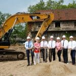 Erster Spatenstich für das Quartier St. Leonhard: (v.l.) Dirk Gähle (kaufmännischer Leiter CJD), Ursula Hellert (Gesamtleiterin CJD), Oberbürgermeister Ulrich Markurth, Richard und Erika Borek (Richard Borek Stiftung) Christoph Borek (Borek Immobilien), Ingo Beese (kaufmännischer Leiter der Evangelischen Stiftung Neuerkerode) und Rüdiger Becker (Direktor der Evangelischen Stiftung Neuerkerode). Foto: Siegfried Nickel