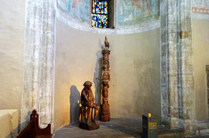 Die Passionssäule und die Figur des leidenden Jesus im Braunschweiger Dom: Foto: meyermedia