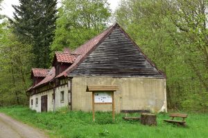 Zentrum des Naturerlebnispfads soll das alte Stallgebäude der Försterei Mesekenheide werden. Foto: Andreas Greiner-Napp