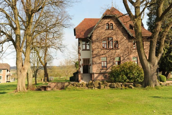 Das Glasmuseum Boffzen befindet sich in einer ehemaligen Unternehmer-Villa.