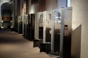 Starke Frauen und ihre Geschichten in der Klosterkirche Brunshausen. Foto: Meike Buck