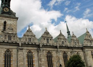 Die Zwerchgiebel an der Südseite der Hauptkirche sind renoviert. Foto: meyermedia