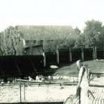 Die Frauenbadeanstalt erhielt einen Bretter-Sichtzaun. Foto: Archiv Ostwald