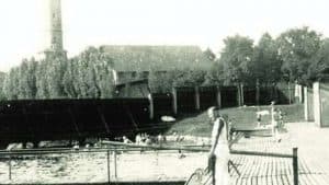 Die Frauenbadeanstalt erhielt einen Bretter-Sichtzaun. Foto: Archiv Ostwald