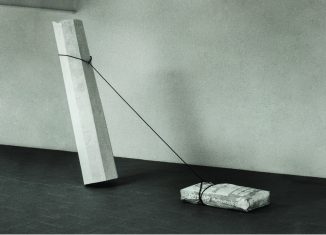 Inge Mahn, Säule, Gipssack ziehend, 1988. Foto: Kunstverein