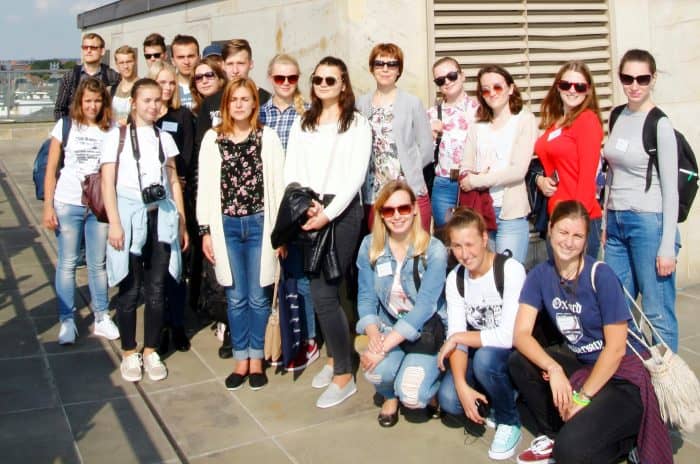 Die Gruppe aus Minsk beim Besuch auf der Quadriga. Foto: Veranstalter