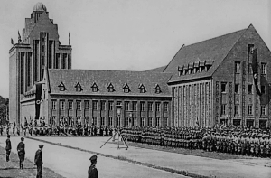 Einweihung der Bernhard-Rust-Hochschule 1937. Foto: Screenshot, Deutsche Bauhütte