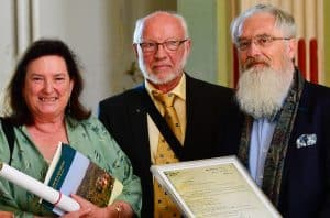 Die spanische Botschafterin Victoria Morera Villuendas wurde von Prof. Gerd Biegel (rechts), Präsident des Vereins Rettung Schloss Blankenburg im Großen Schloss, begrüßt. Foto: Stiftung Braunschweigischer Kulturbesitz/Andreas Greiner Napp