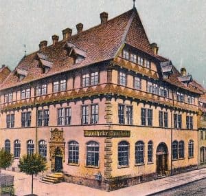 Die frühere Hagenmarkt-Apotheke mit dem Portal. Archiv Ostwald